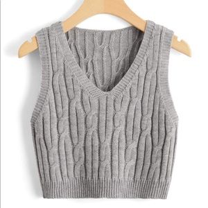 GREY SWEATER VEST CROPPED